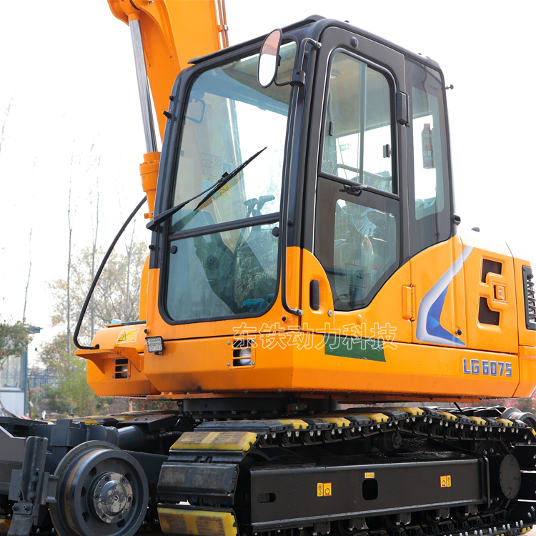 換枕木機(jī)公鐵兩用的動(dòng)力軌道牽引車 公鐵兩用車 公路鐵路兩用車