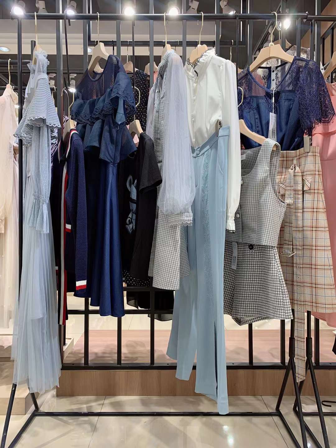 深圳品牌 珈姿萊爾 2022春夏精 品折扣女裝尾貨庫存批發(fā)供應(yīng)鏈