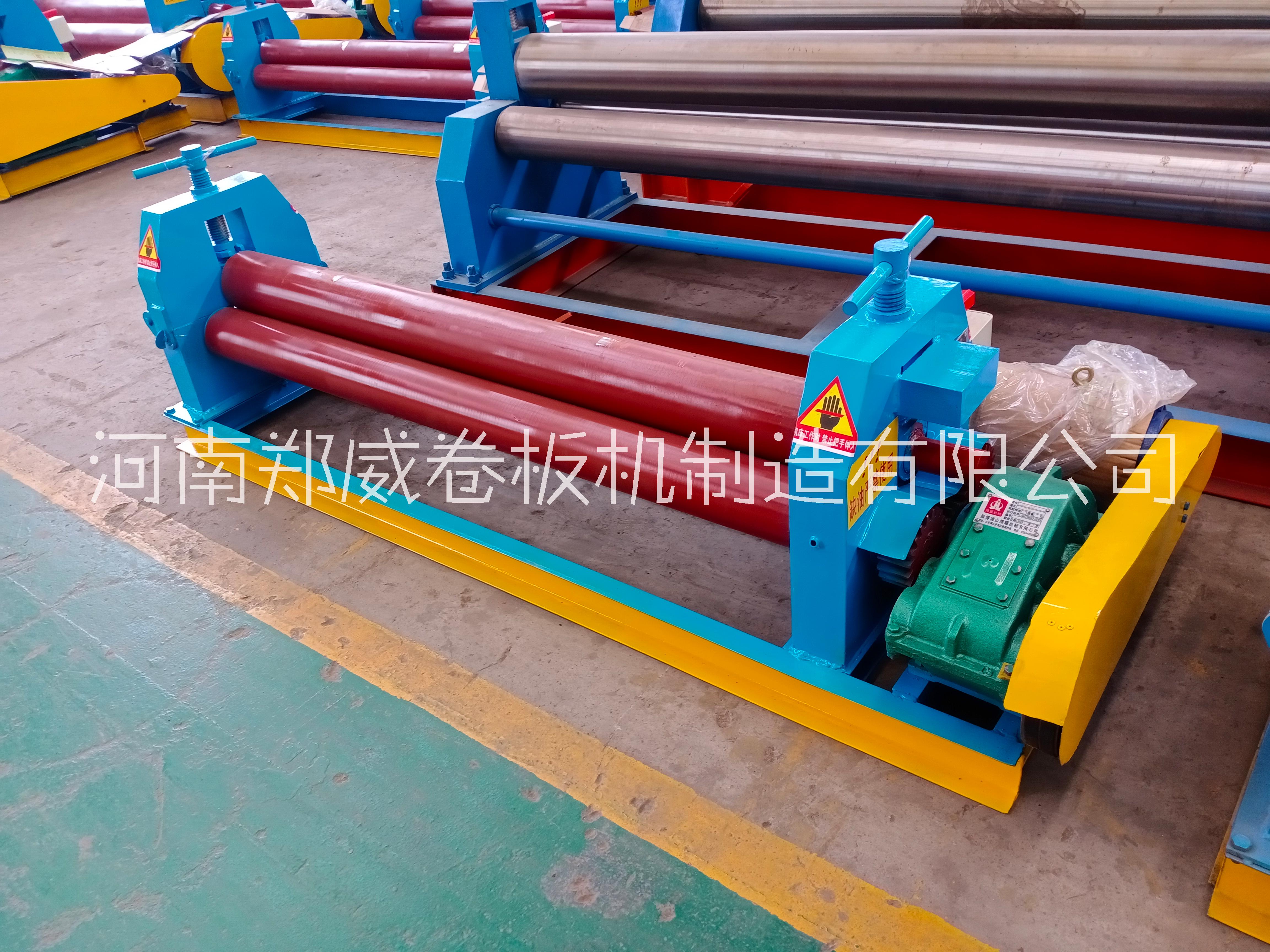4mm卷板機(jī)適合卷小直徑圓筒，鄭州薄板卷圓機(jī)生產(chǎn)廠-鄭威 4mm卷板機(jī)生產(chǎn)