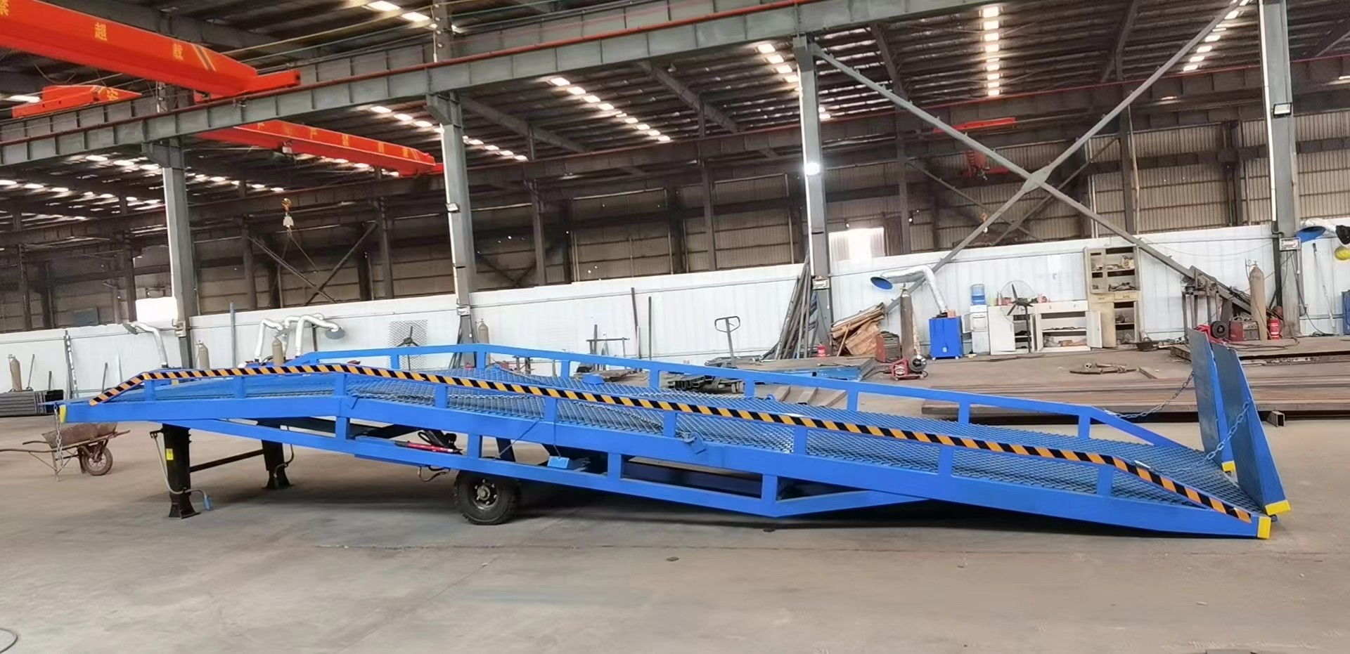 百鑄機械大噸位 集裝箱移動式裝卸貨平臺液壓登車橋