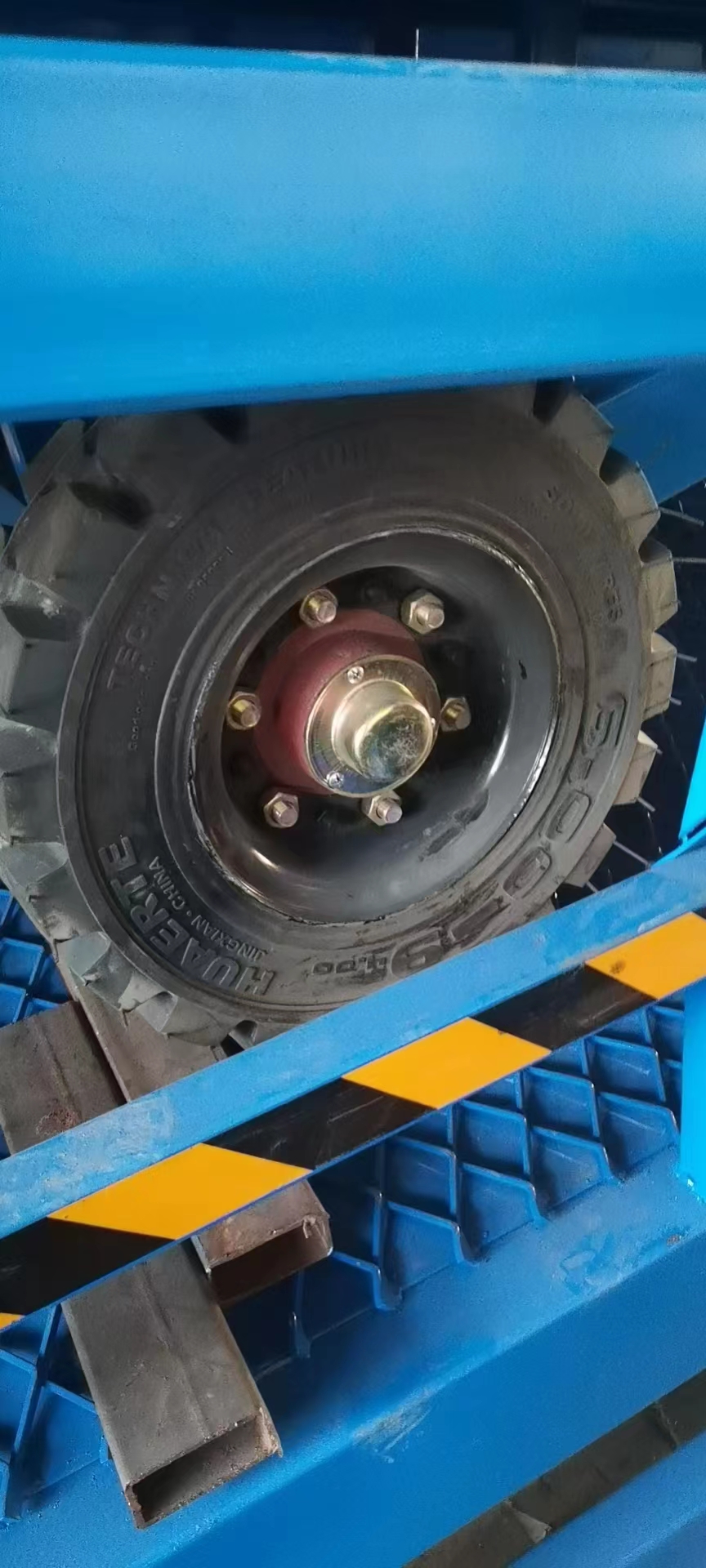 百鑄機械大噸位 集裝箱移動式裝卸貨平臺液壓登車橋