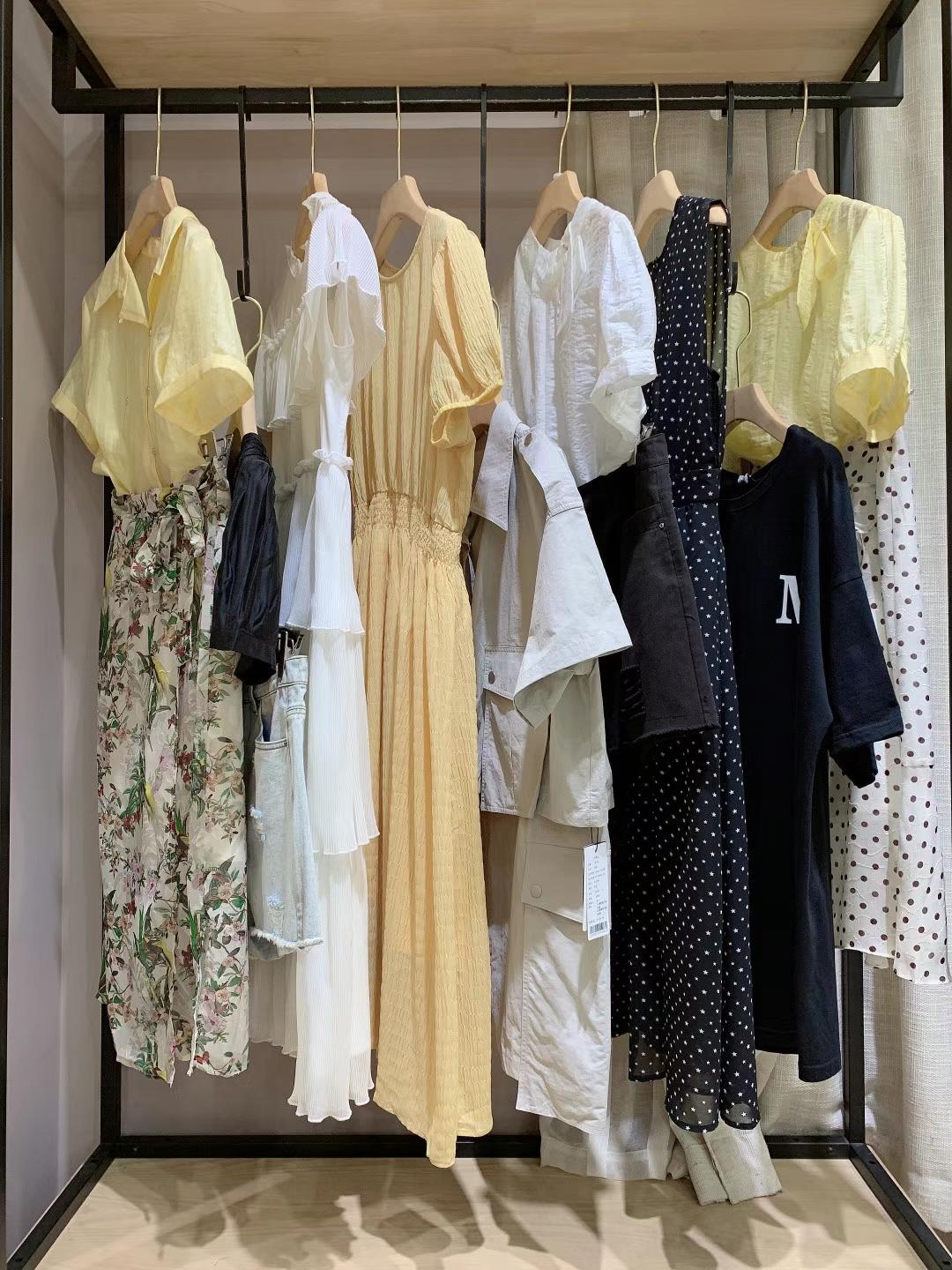 香港【華丹妮VADAINI】22春潮牌專柜撤柜女裝折扣店一手貨源批發(fā)