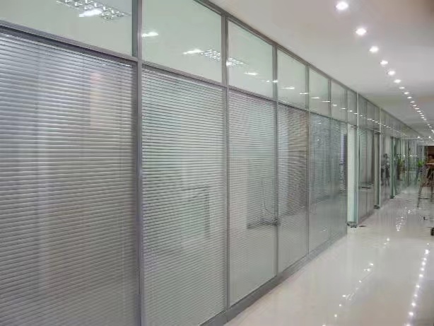 玻璃隔斷安裝聯(lián)系方式  玻璃隔斷價(jià)格怎么算