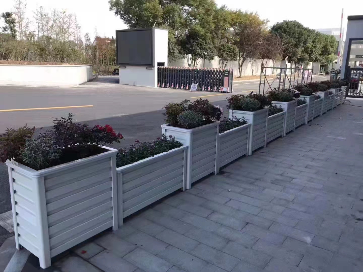 鋁合金花箱生產(chǎn)廠家  鋁合金花箱多少錢