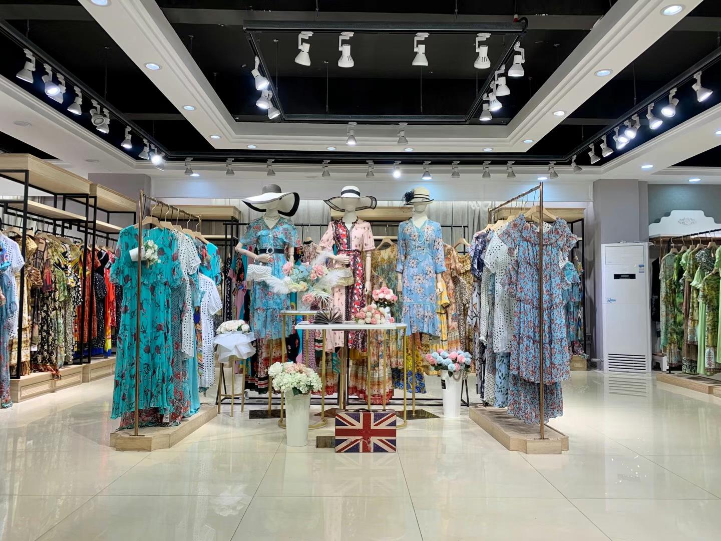 大 牌女裝香草集2022夏品牌女裝折扣店尾貨貨源批發(fā)渠道