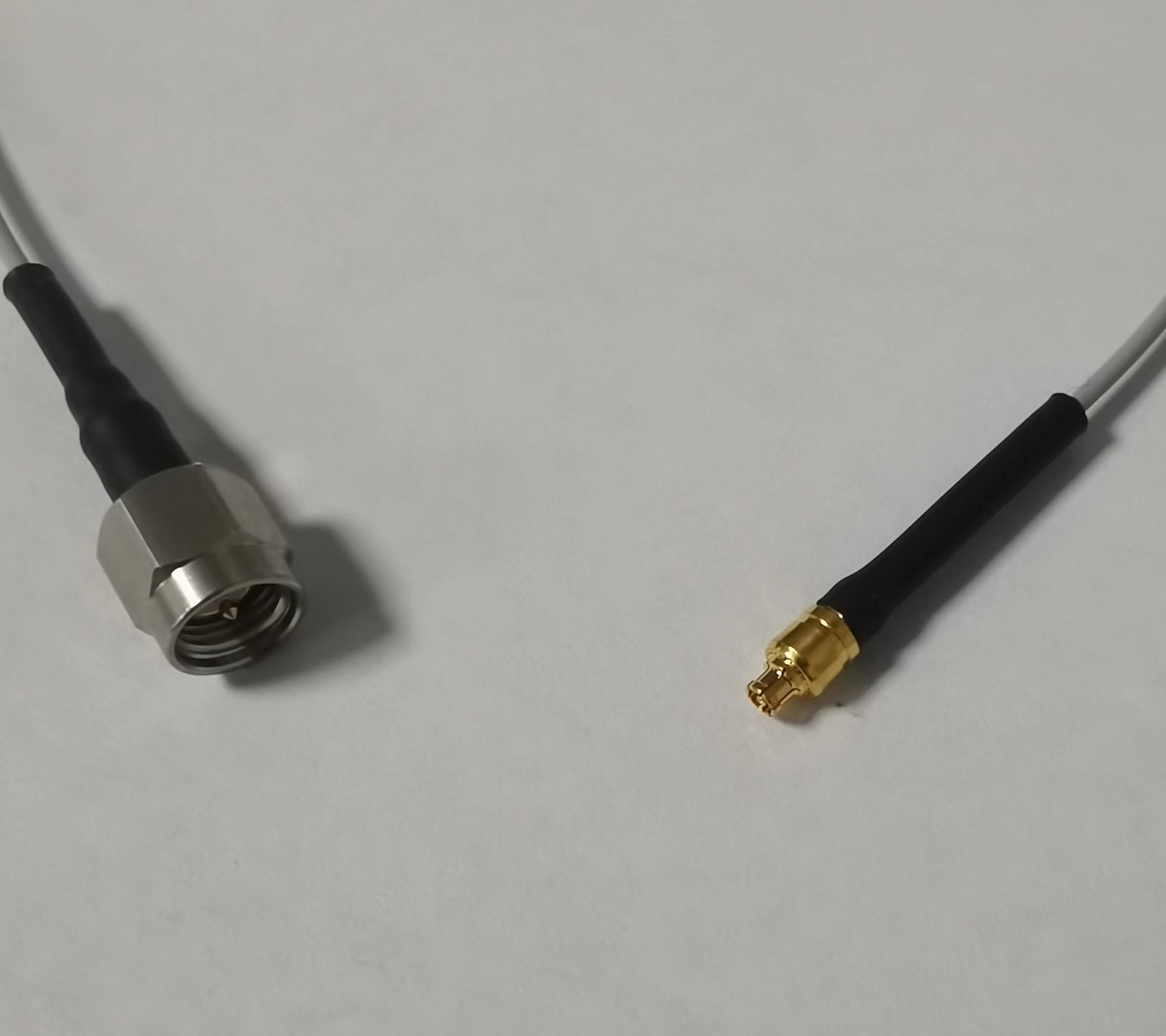 供應(yīng)奧納科技定制SMA轉(zhuǎn)SMPM射頻線纜