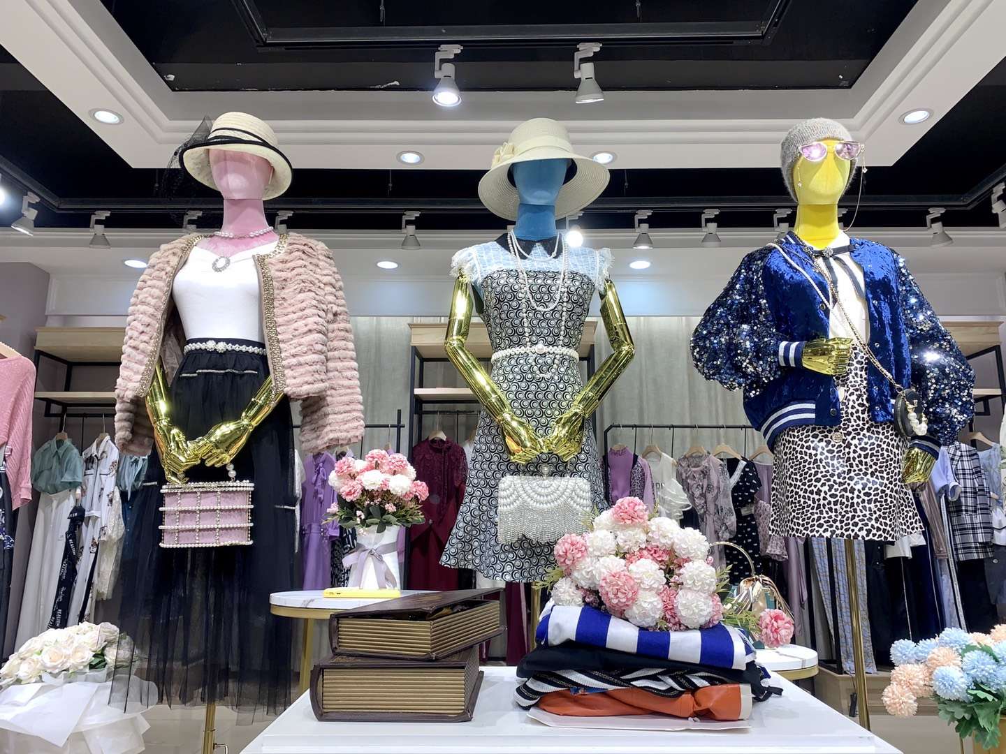 馬克華菲同風(fēng)格品牌芭蒂娜2022 品牌折扣女裝尾貨貨源批發(fā)