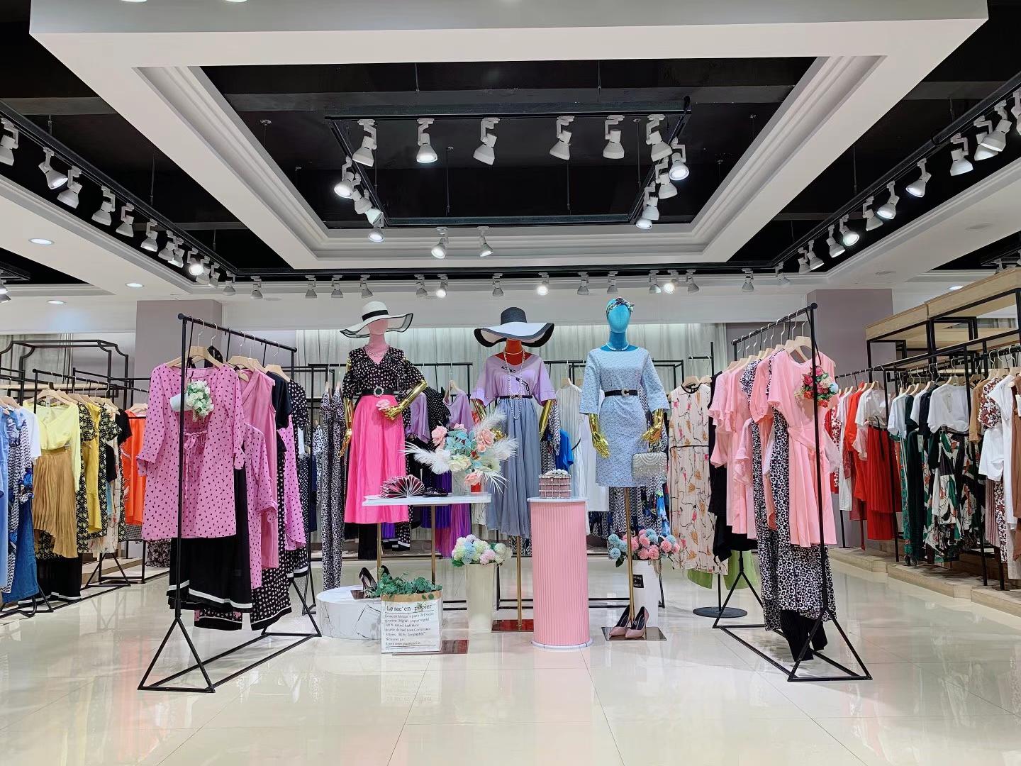 時尚品牌梵凱2022夏女裝折扣尾貨電商批發(fā)市場  時尚女裝批發(fā)基地