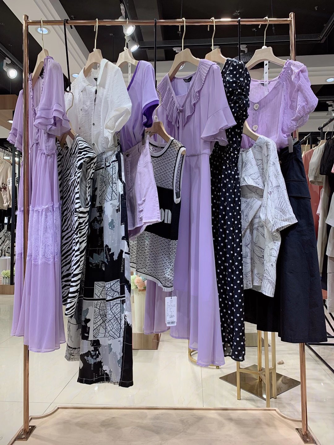一二線品牌華丹妮2022夏品牌折扣女裝尾貨批發(fā)貨源 時尚女裝尾貨批發(fā)