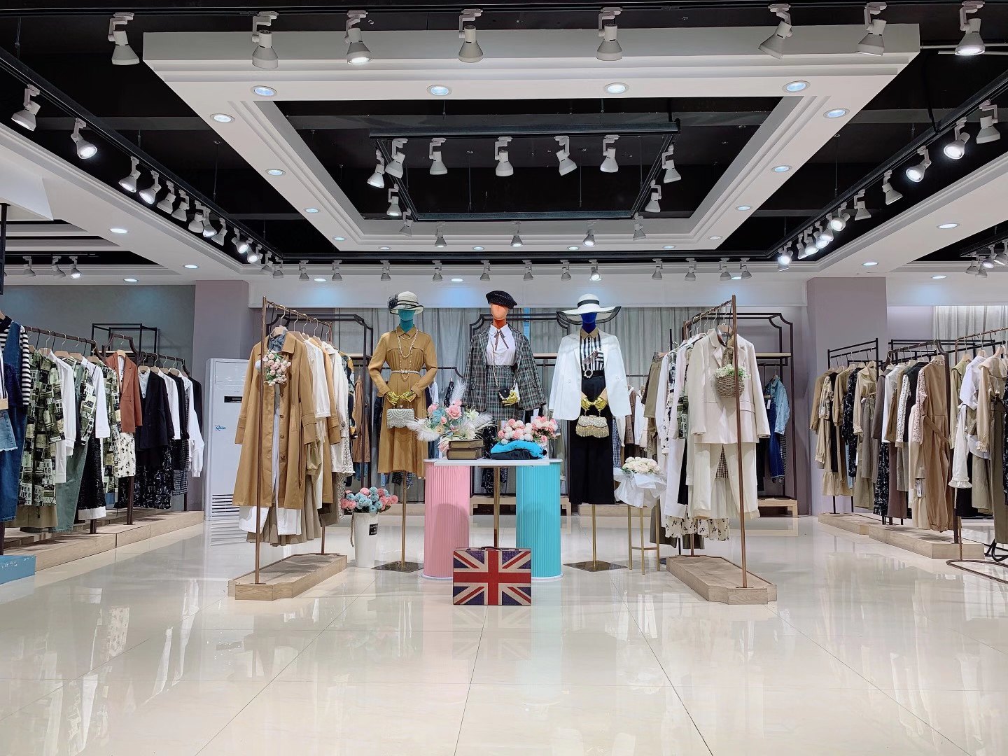 品牌蘇昔2022精 品女裝折扣店尾貨庫存進(jìn)貨渠道 撤柜品牌女裝尾貨批發(fā)