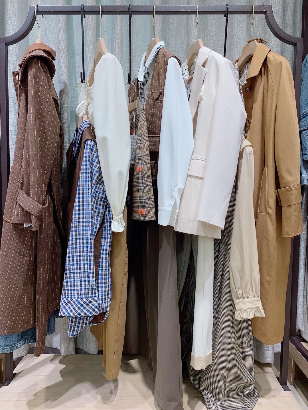 品牌蘇昔2022精 品女裝折扣店尾貨庫存進(jìn)貨渠道 撤柜品牌女裝尾貨批發(fā)