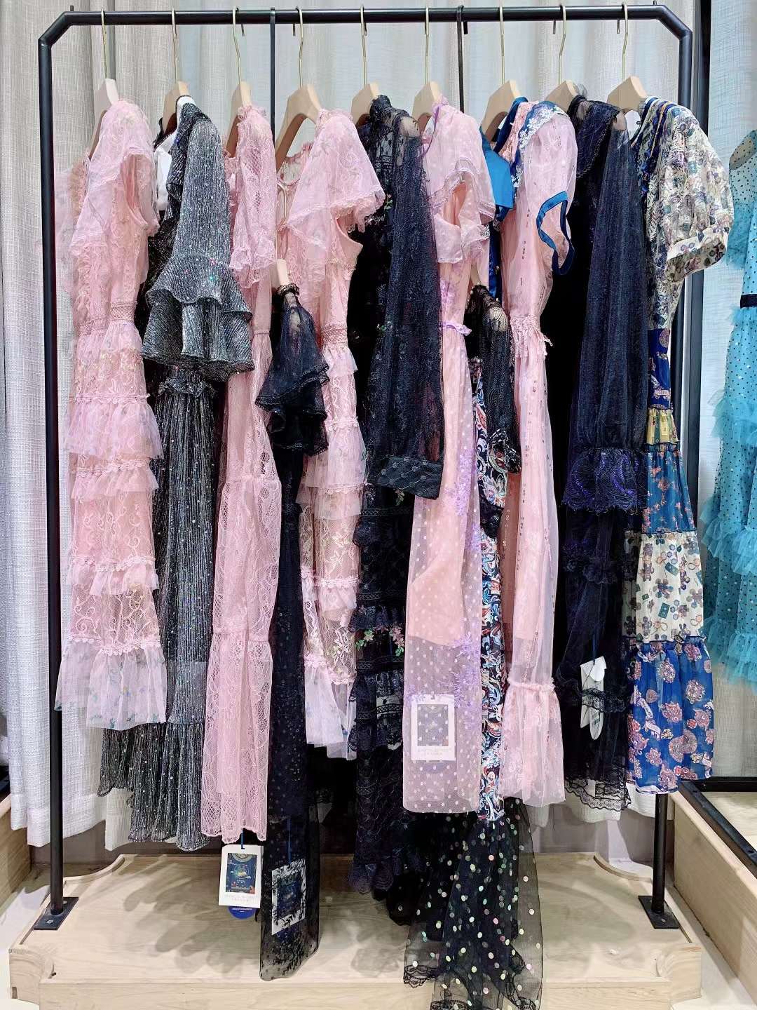 意大利高定奢品【杰茜卡的秘密】22當(dāng)季新款女裝專柜同步折扣貨源批發(fā) 法式古復(fù)名 品女裝走份批發(fā)貨源