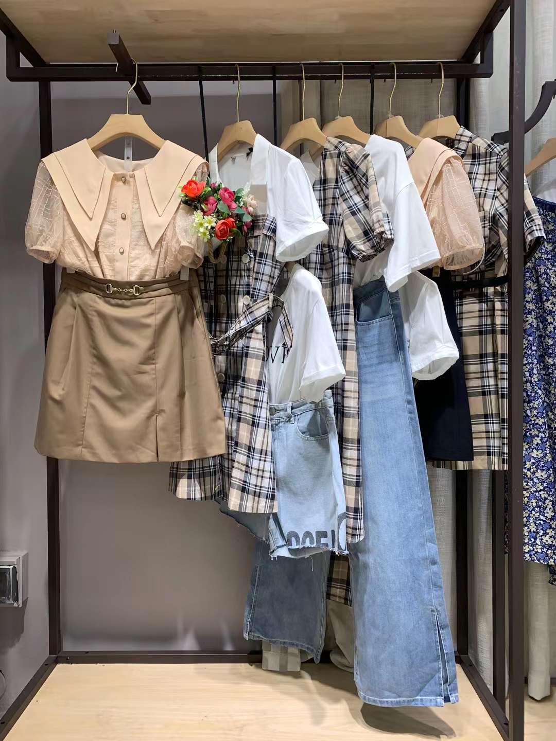 杭州品牌女裝尤西子2022尾貨服裝批發(fā)市場(chǎng) 抖音快手直播貨源批發(fā)