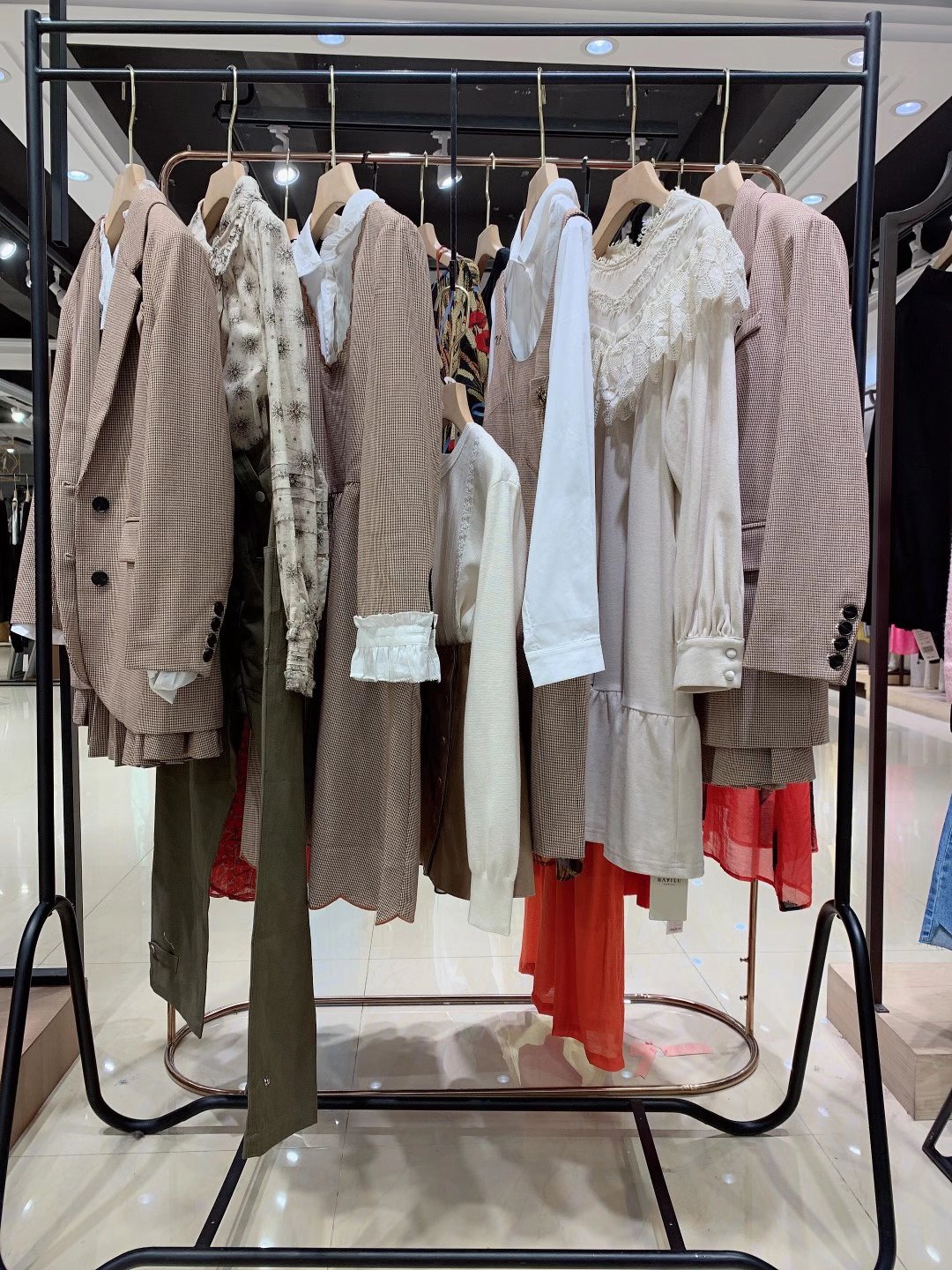 香港知 名品牌芭依璐2022品牌折扣女裝尾貨電商實(shí)體店拿貨渠道