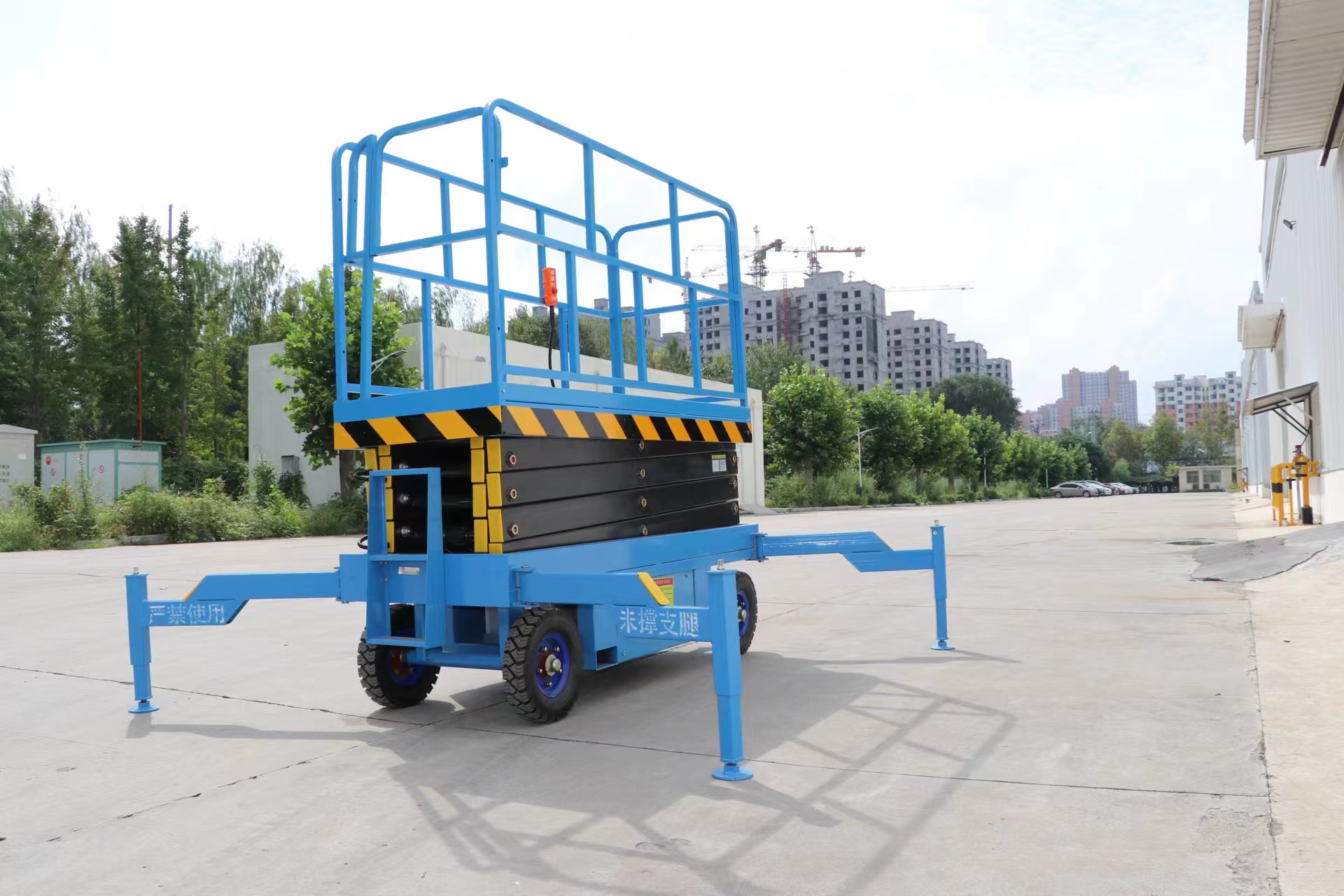 黑龍江外接電源220v可移動(dòng)剪叉式升降機(jī)電動(dòng)液壓升降平臺 升降式平臺