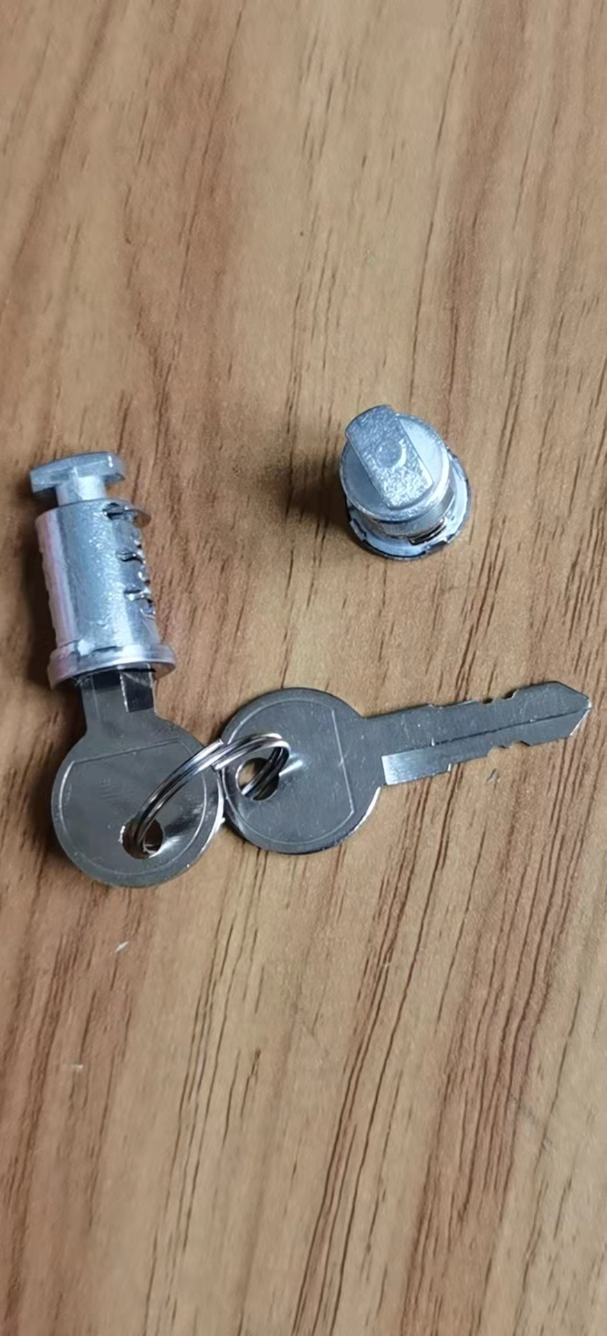 江蘇自行車行李架鎖芯廠家批發(fā)_多少錢_找哪家_定制熱線【瑞安市祥榮汽車配件有限公司】