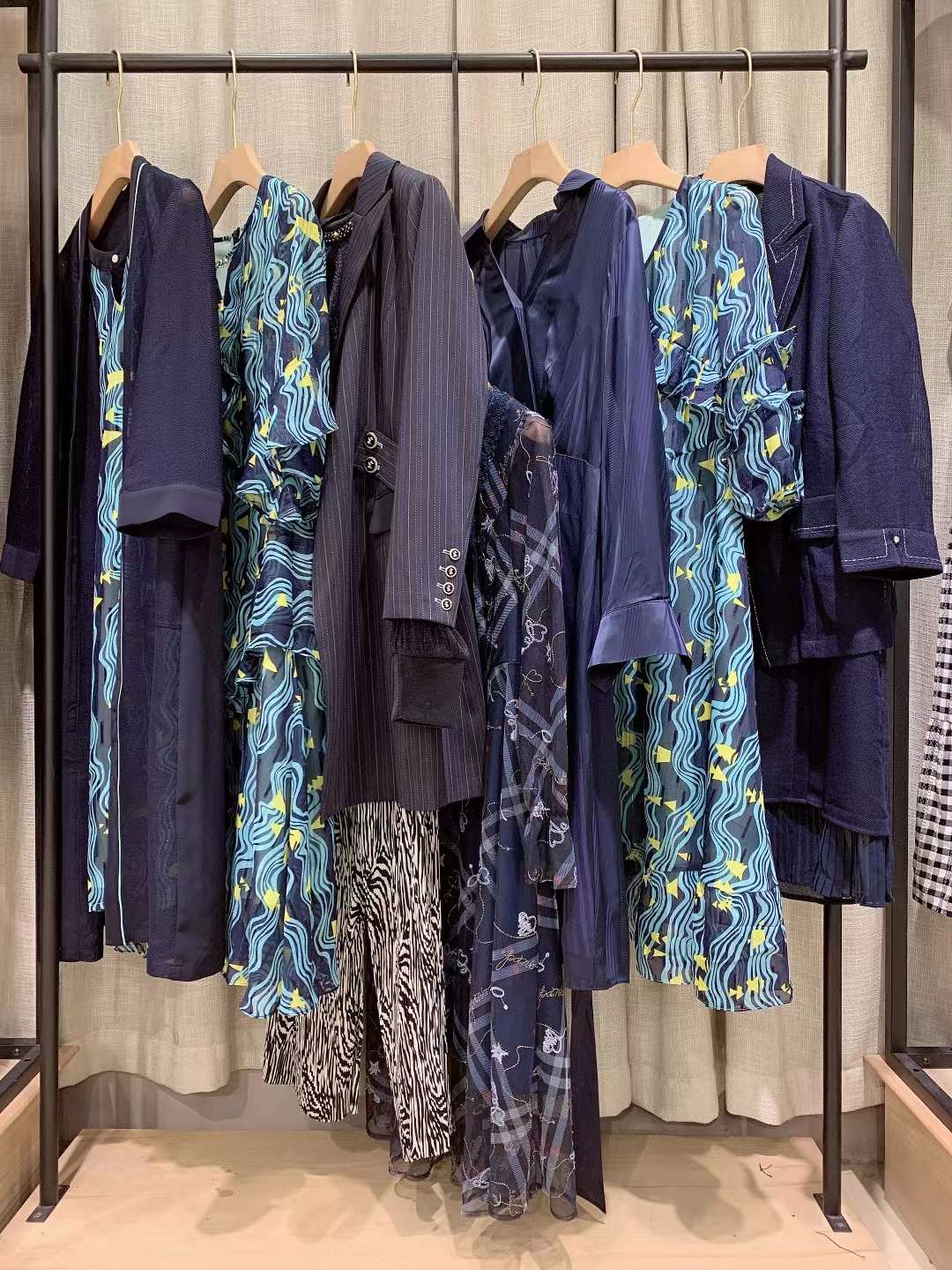 【珞娜】2022秋專柜撤柜下架商務(wù)女裝品牌折扣直播貨源走份供應(yīng) 珞娜秋季女裝貨源批發(fā)