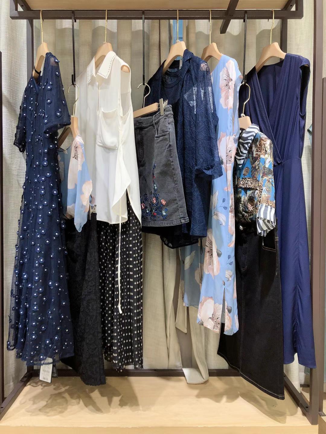 知 名品牌西納維思2022夏女裝折扣尾貨貨源批發(fā)市場(chǎng)