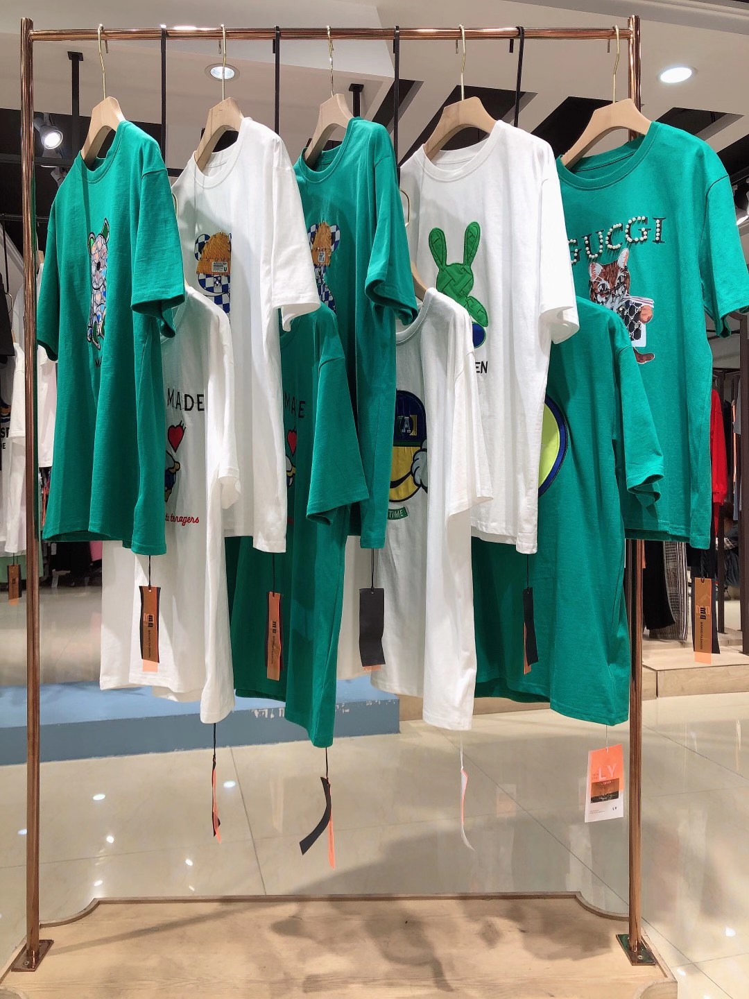 深圳品牌熊維尼2022夏一二線品牌女裝折扣貨源批發(fā)