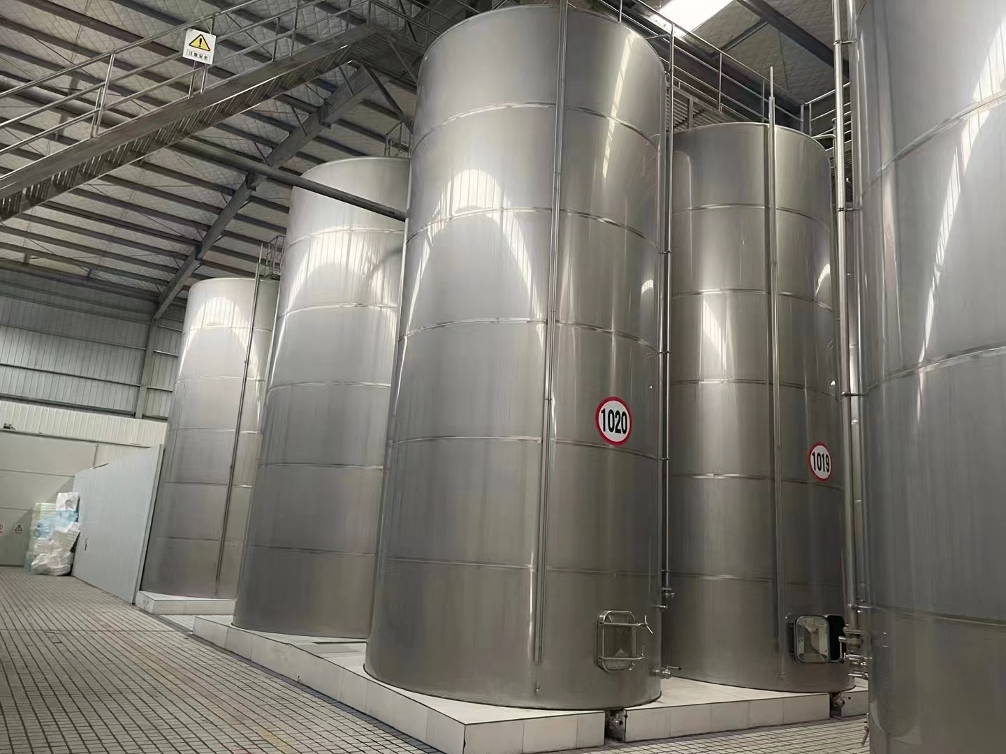 寧波二手不銹鋼儲罐批發(fā)，二手不銹鋼儲罐價錢，二手不銹鋼儲罐供應(yīng)