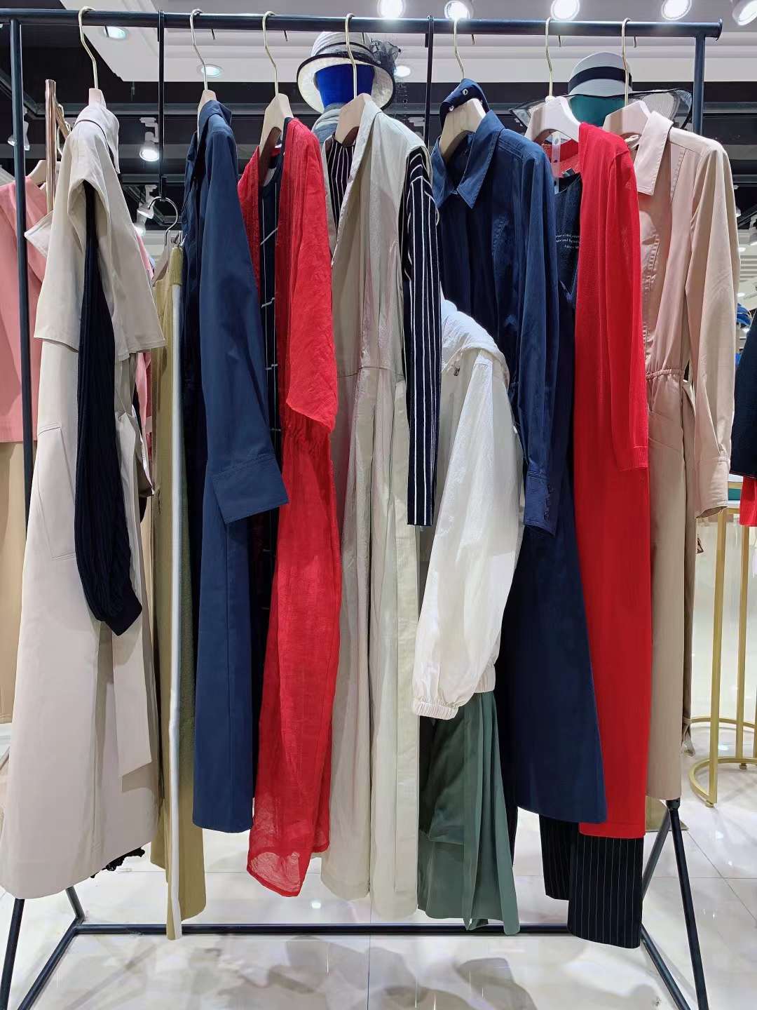 杭州知 名品牌瑪塞莉2022四季款品牌女裝折扣批發(fā)供應(yīng)市場