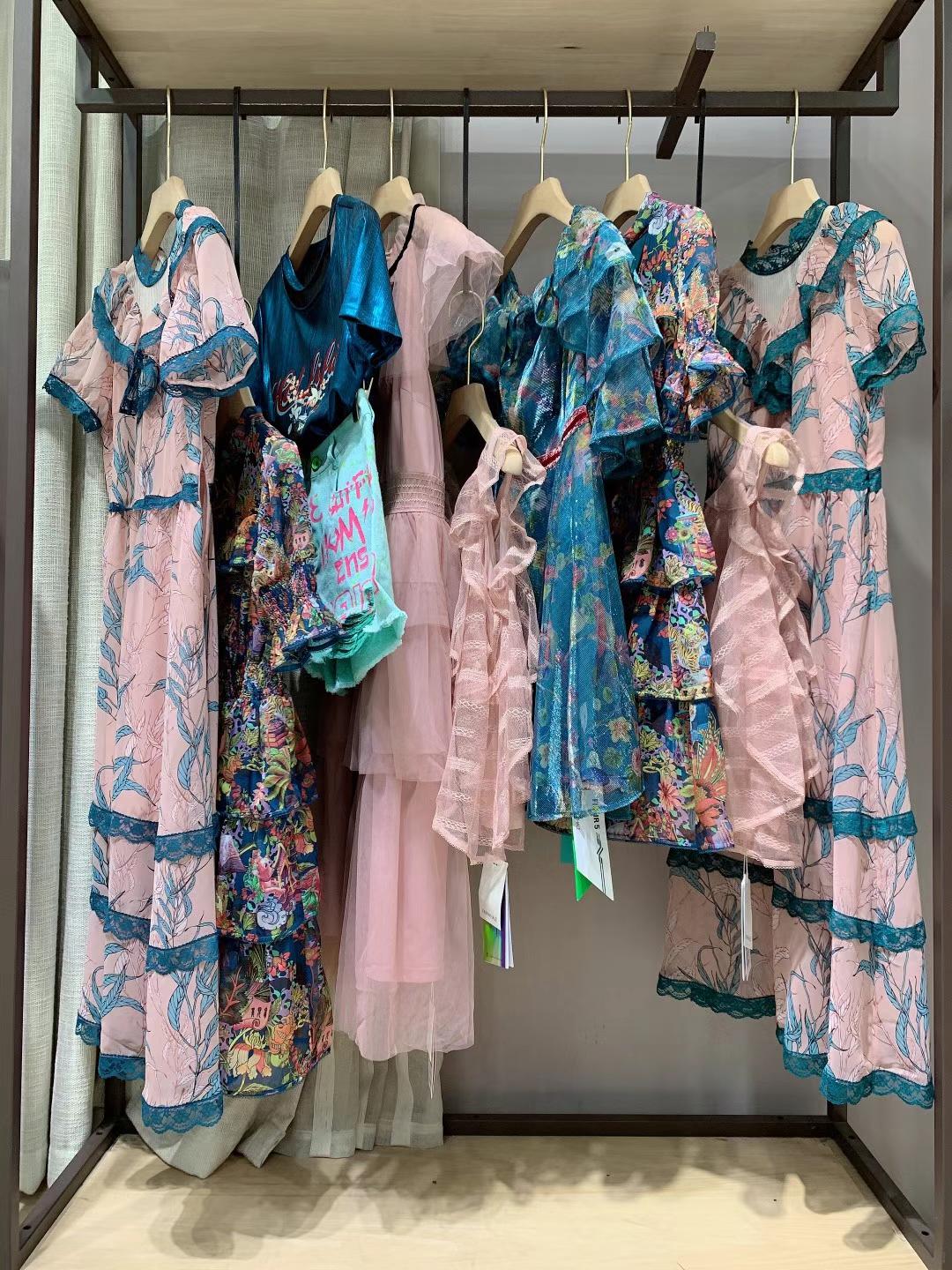 知 名品牌馬克華菲2022夏精 品折扣女裝尾貨貨源批發(fā)