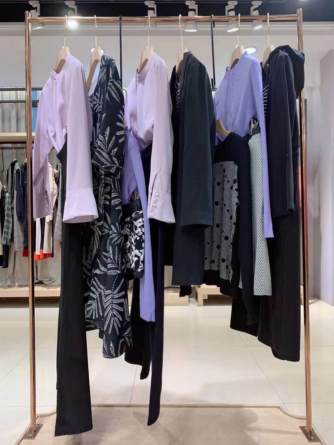 【婭莉達(dá)】2022秋哥弟阿瑪施同風(fēng)格品牌女裝實(shí)體店貨源走份批發(fā)都是剪標(biāo)的嗎
