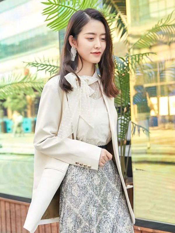 伊袖直播品牌女裝撤柜一手服裝貨源批發(fā)