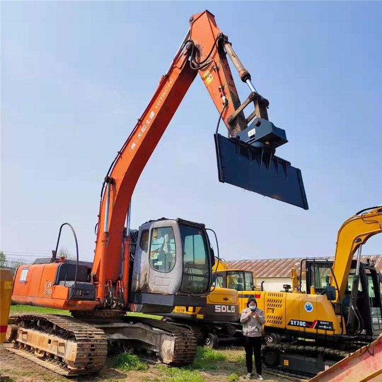 日立200 挖掘機(jī)駕駛室升高定制廠(chǎng)家 改裝駕駛室挖機(jī)  日立200 挖掘機(jī)升降駕駛室定制