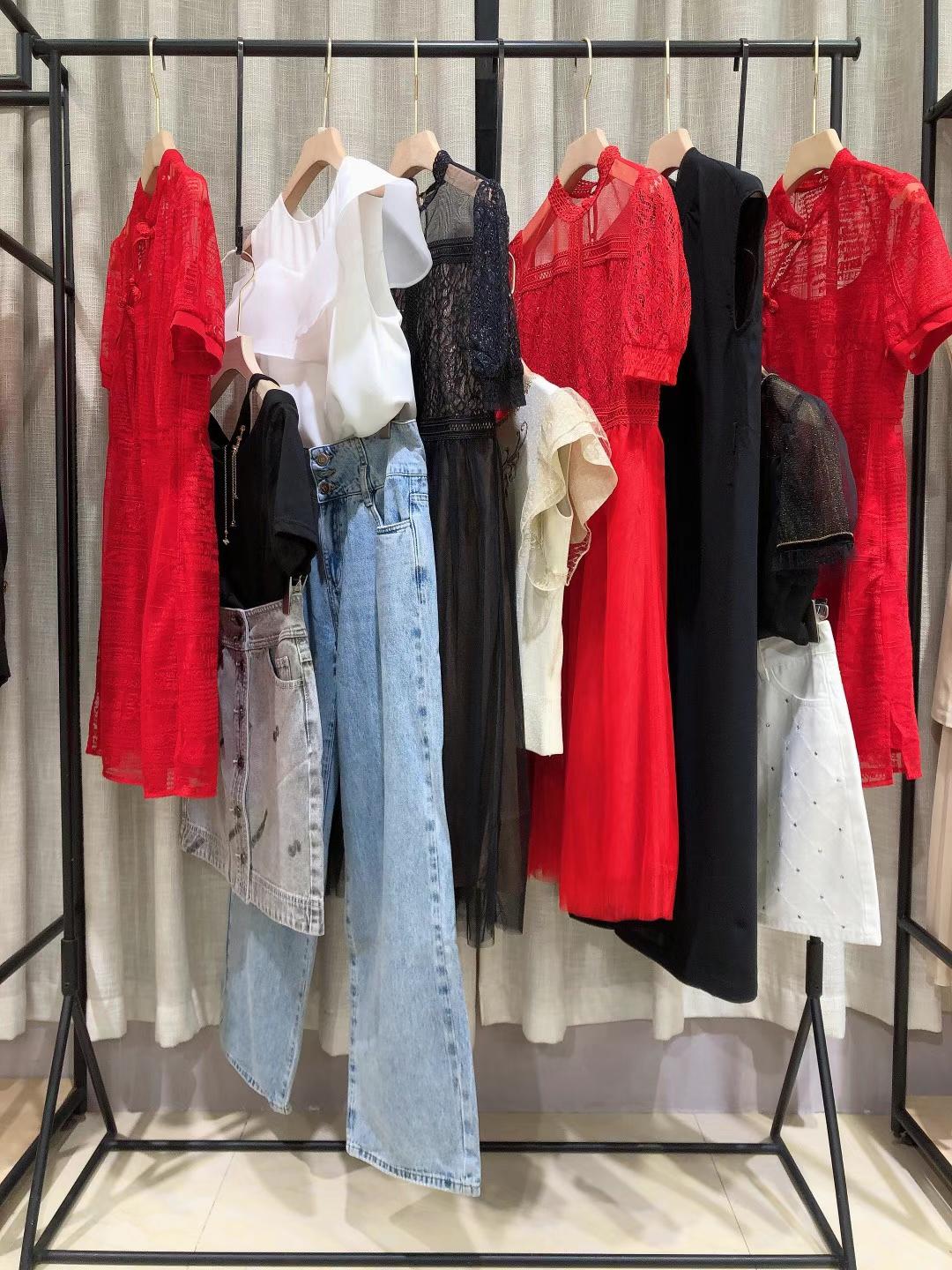 貝茜妮 品牌折扣剪標(biāo)女裝貝茜妮22品牌女裝折扣店進(jìn)貨渠道 廣州精 品女裝直 銷(xiāo)一手貨源
