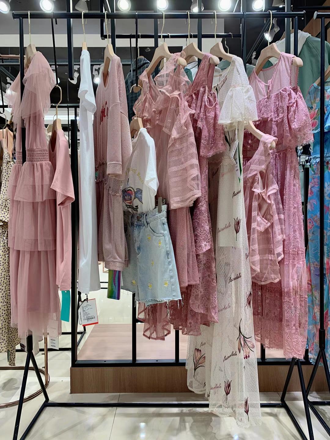 北京高端設(shè)計(jì)師品牌馬克華菲2022夏品牌女裝折扣尾貨貨源批發(fā)