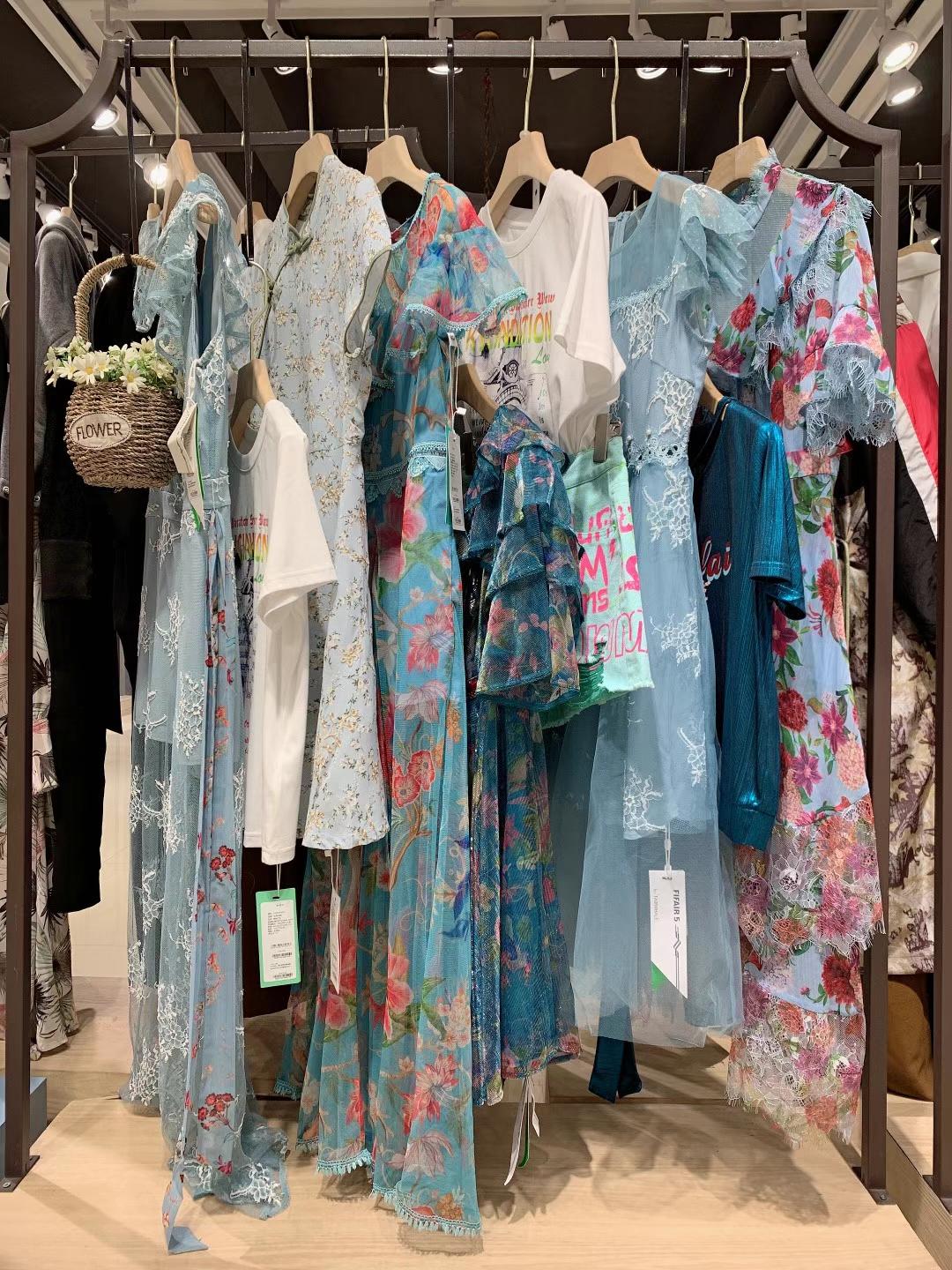 北京高端設(shè)計(jì)師品牌馬克華菲2022夏品牌女裝折扣尾貨貨源批發(fā)