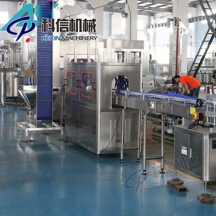 中小型酸梅湯飲料加工設(shè)備小型酸梅湯飲料流水線(xiàn)機(jī)械