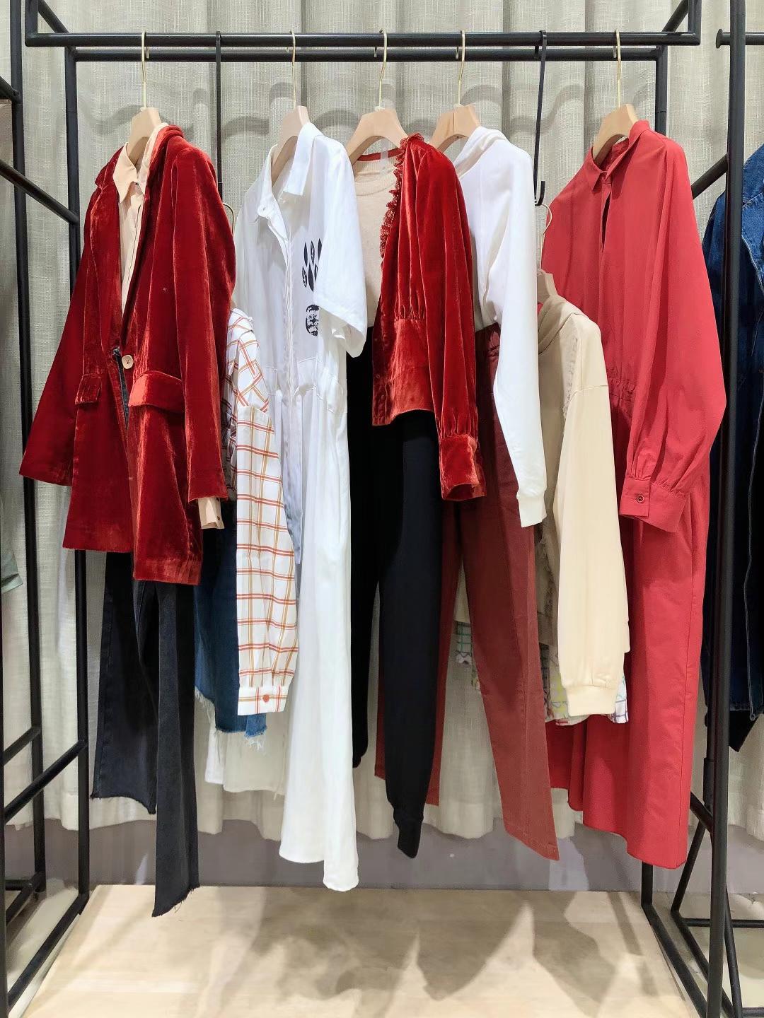 專柜下架女裝唯弋2022正 品品牌女裝折扣尾貨批發(fā)