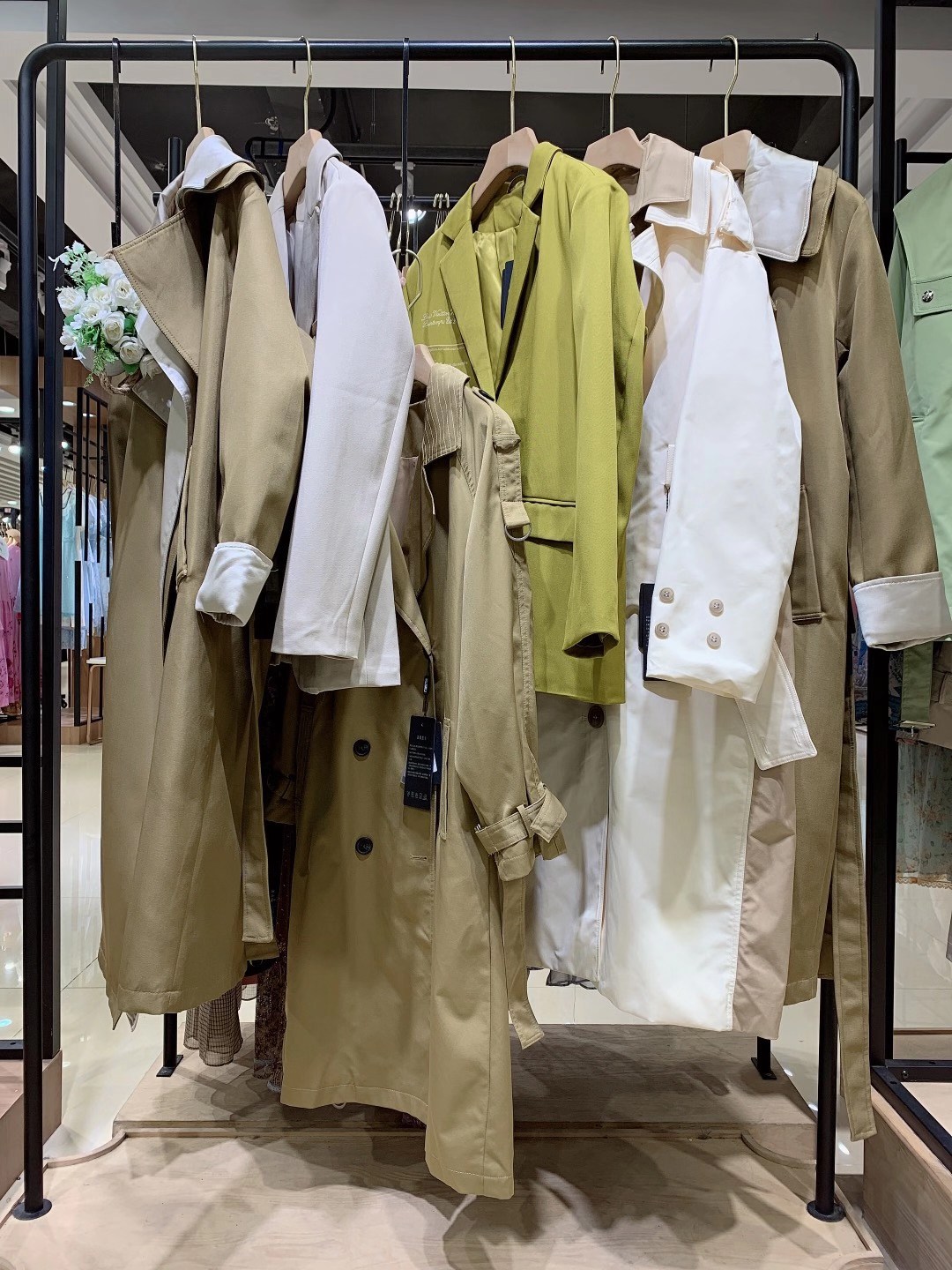 法國品牌MILI22秋品牌折扣女裝尾貨批發(fā)供應商 專柜撤柜品牌折扣尾貨 女裝特價清倉貨源