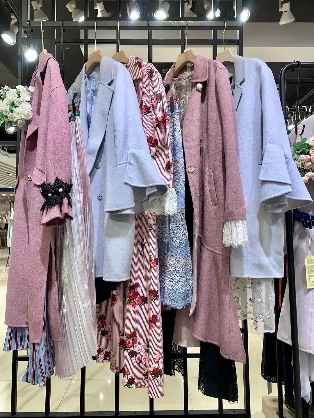 專柜下架品牌迪驪2022四季品牌折扣女裝尾貨一手貨源批發(fā)市場(chǎng)