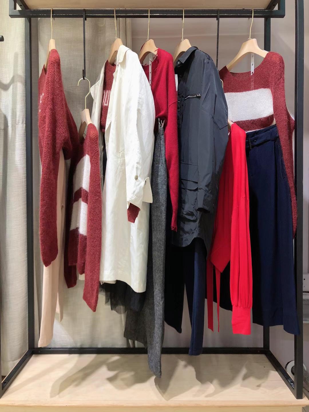 電商直播批發(fā)品牌服裝未知未覺(jué)22品牌折扣店專柜清倉(cāng)貨源折扣走份批發(fā)