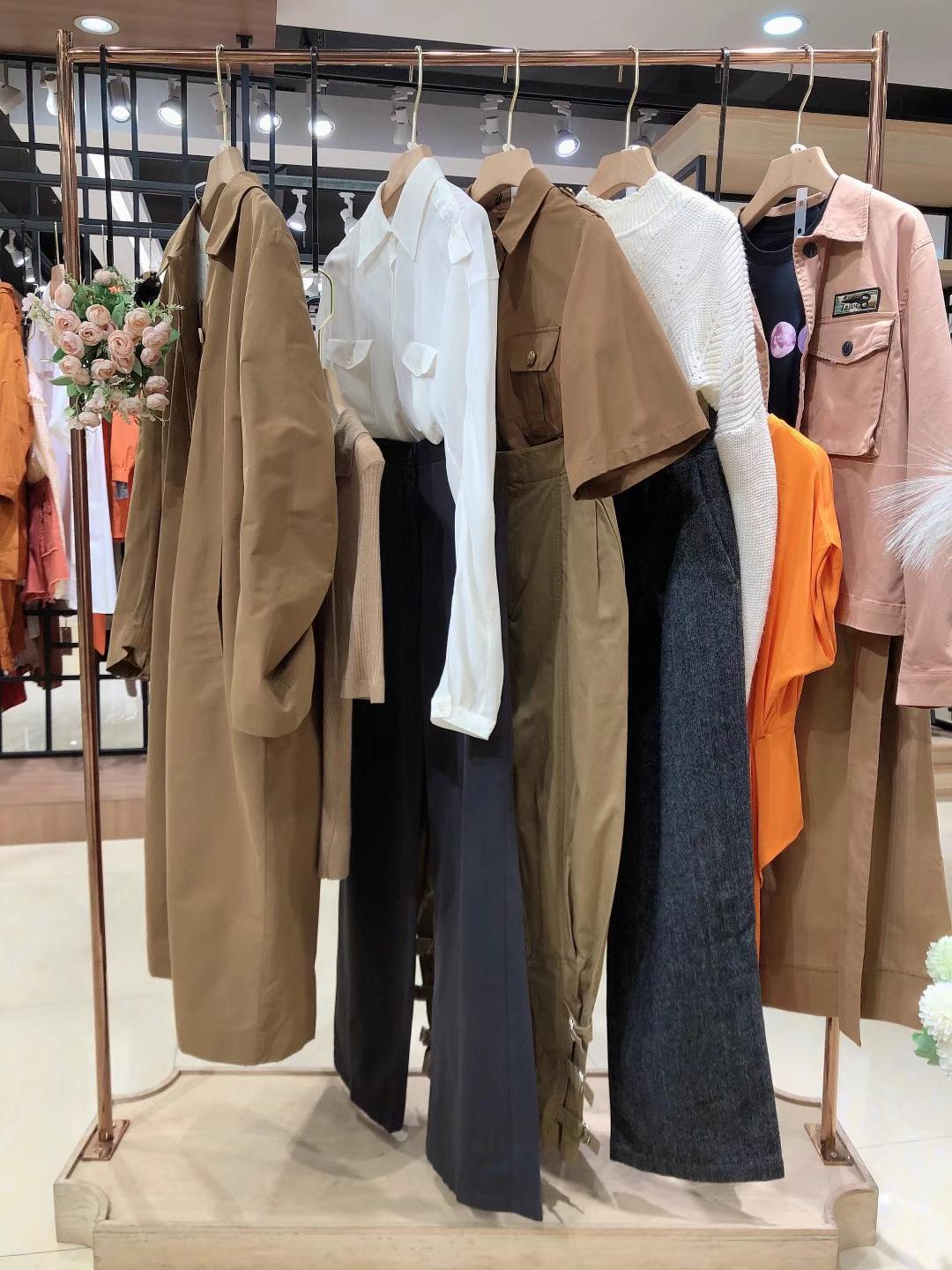 時(shí)尚品牌未知未覺(jué)2022品牌女裝折扣實(shí)體進(jìn)貨渠道   女裝批發(fā)貨源尾貨清倉(cāng)