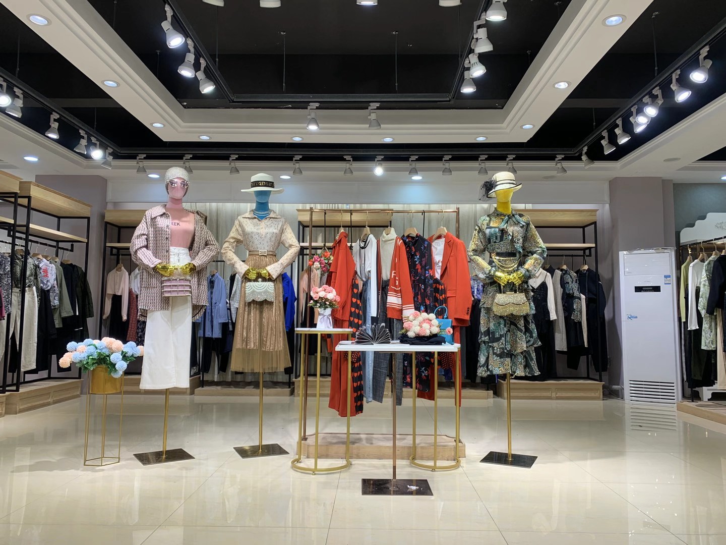 高端時尚品牌蒂梵茜2022輕奢大 牌女裝折扣尾貨一手貨源批發(fā)
