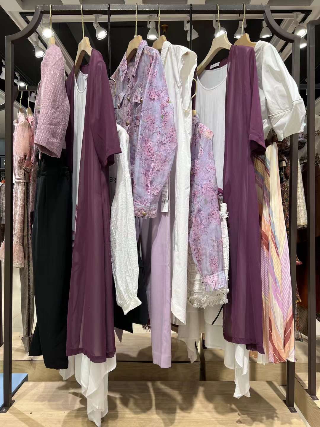 深圳高端 品牌圖拉2022秋精 品女裝折扣店實體+電商拿貨渠道