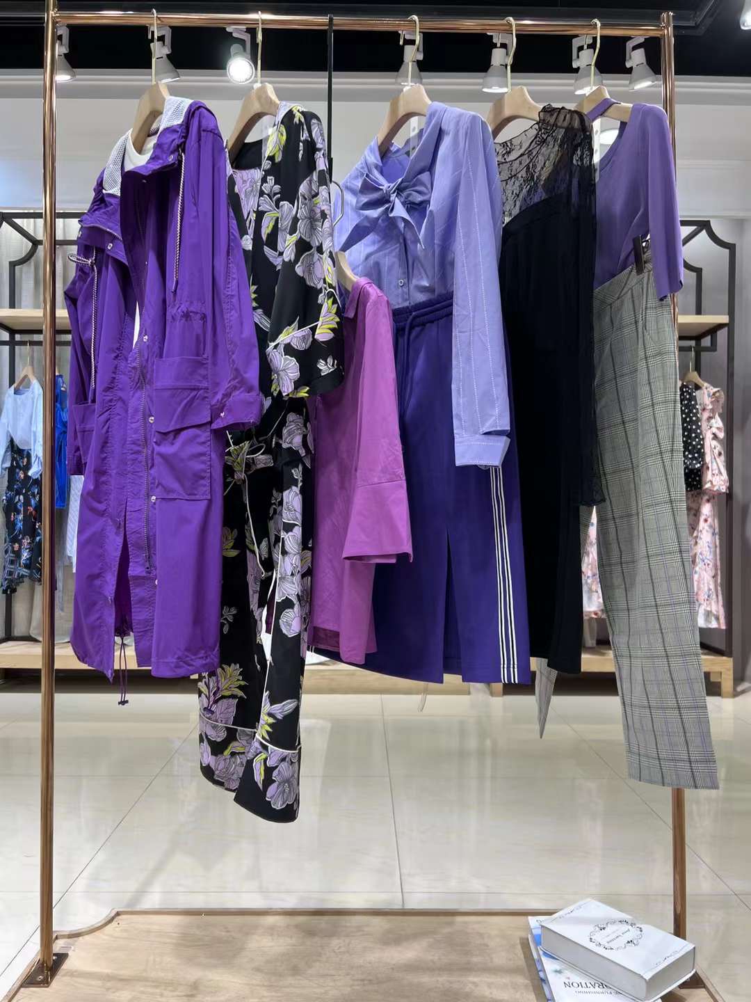 高端 品牌艾托奧2022秋品牌折扣女裝尾貨批發(fā)