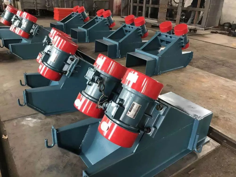 GZG1250-4振動(dòng)給料機(jī)雙震源振動(dòng)給料機(jī)