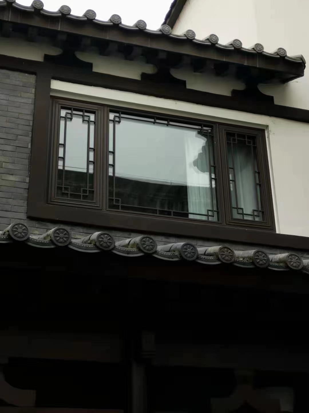 中式鋁合金門窗明清古建筑凹弧傳統(tǒng)別墅園林木紋仿古門窗