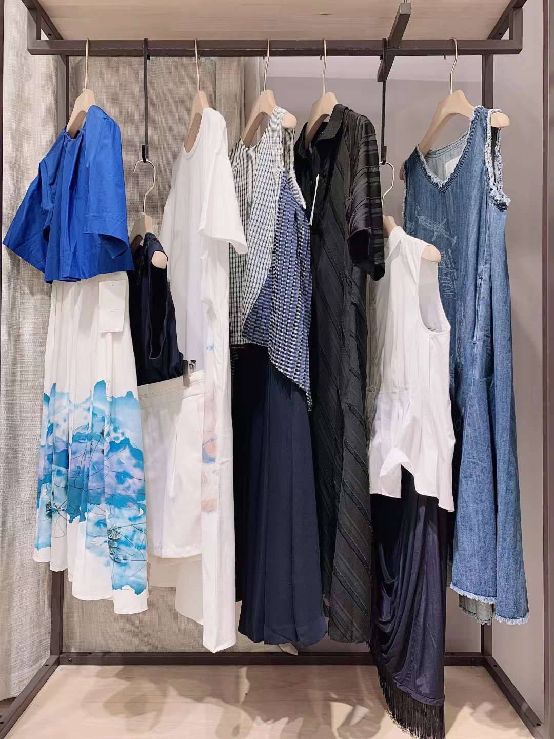 上海品牌 伊迪索2022品牌折扣女裝尾貨庫存一手貨源批發(fā)