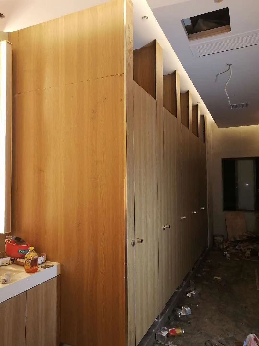 佛山天地式衛(wèi)生間隔斷廠家供應(yīng)_出售_價(jià)錢_推薦廠商-金瑞達(dá)建材