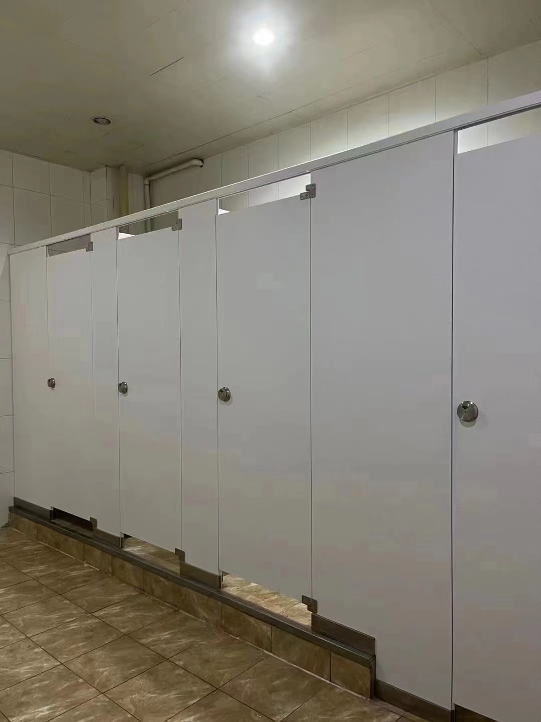 深圳金屬蜂窩烤漆隔斷安裝，金屬蜂窩烤漆隔斷定做，金屬蜂窩烤漆隔斷制造商