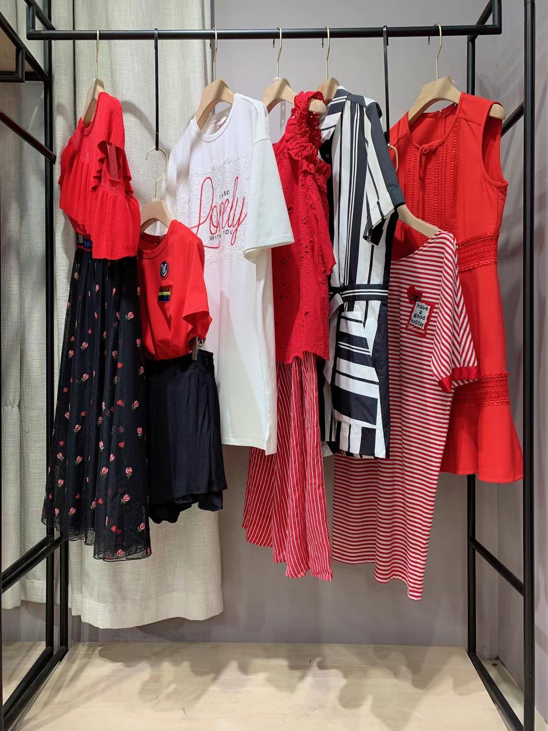 摩薩克2022夏大碼品牌女裝折扣尾貨貨源供應(yīng)鏈 正品女裝貨源清倉