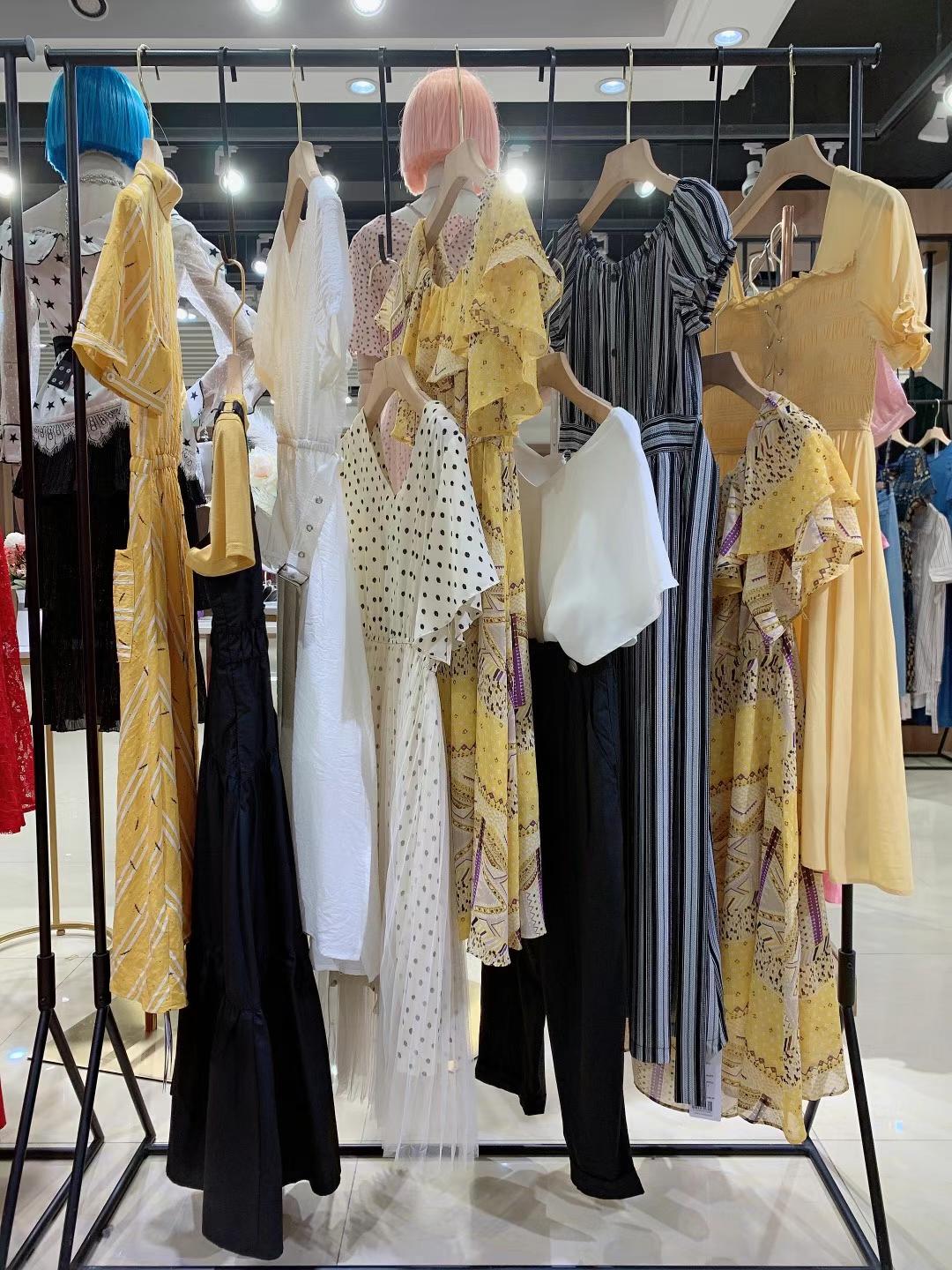 品牌女裝貝銀2022夏品牌女裝折扣店尾貨庫存批發(fā)市場