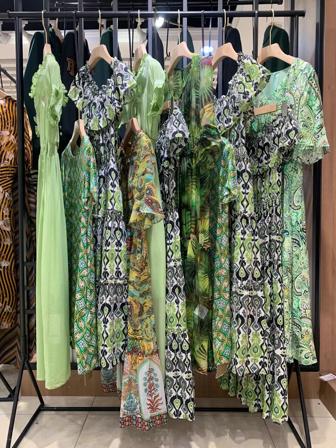 大 牌女裝 香草集2022夏品牌女裝折扣店尾貨貨源清倉批發(fā)渠道