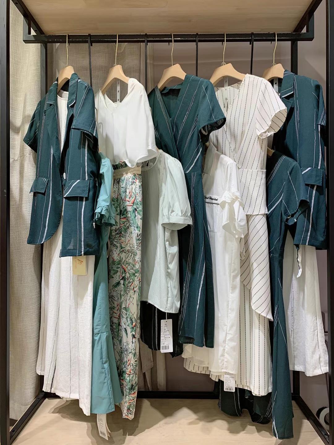 品牌女裝貝銀2022夏品牌女裝折扣店尾貨庫存批發(fā)市場